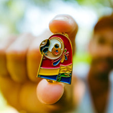 Cargar imagen en el visor de la galería, Pin Colores Guacamaya